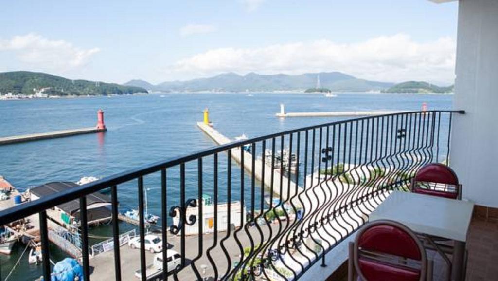 Tongyeong Bay Condo Hotel Exterior foto