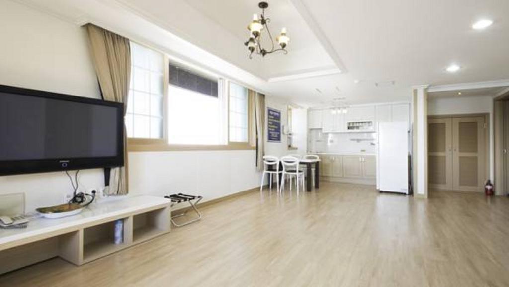Tongyeong Bay Condo Hotel Exterior foto