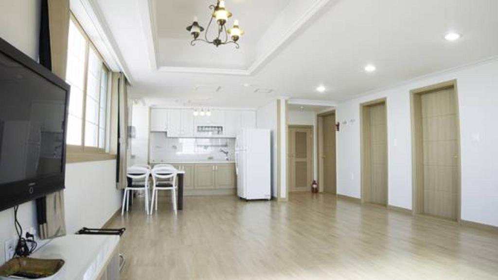 Tongyeong Bay Condo Hotel Exterior foto